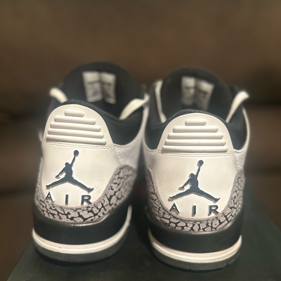 Throwback Jordan’s - Picture 4 of 4